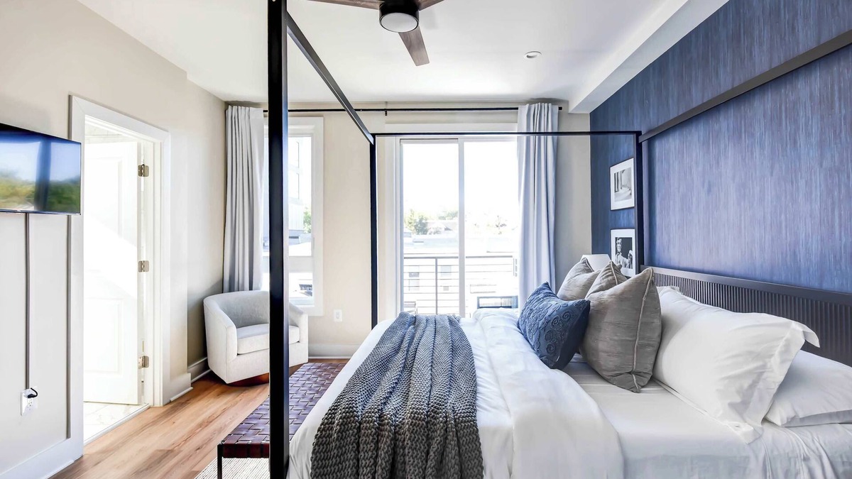 Park View House | Luxury 12-BR DC Mansion+Rooftop Patio | Sleeps 28