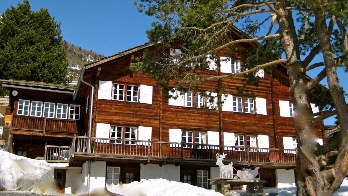 Saas-Fee Ski Chalet | Luxury 190m2 apartment in former Carl Zuckmayer home, 5 bedrooms 3 bathrooms