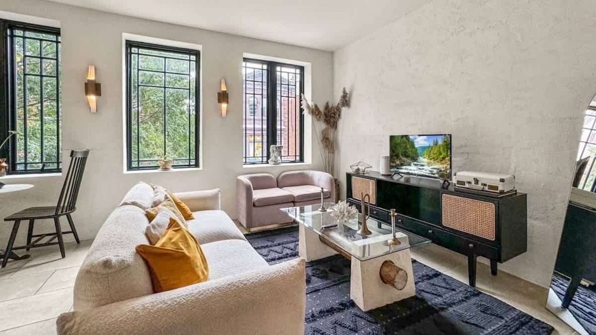 Society Hill Apartment | Luxury 1BD | 1 Bed | South St