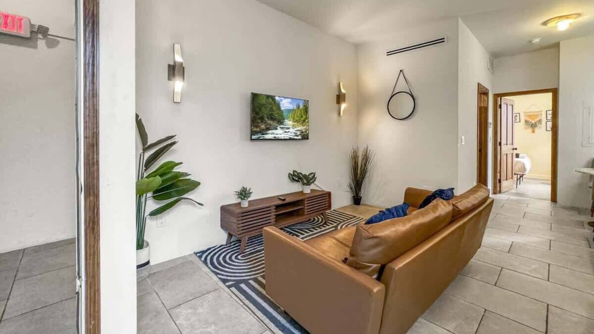 Society Hill Apartment | Luxury 1BD | 1 Bed | South St