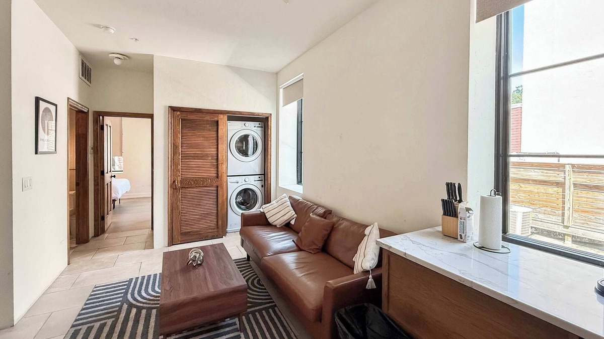Society Hill Apartment | Luxury 1BD | 1 Bed | South St