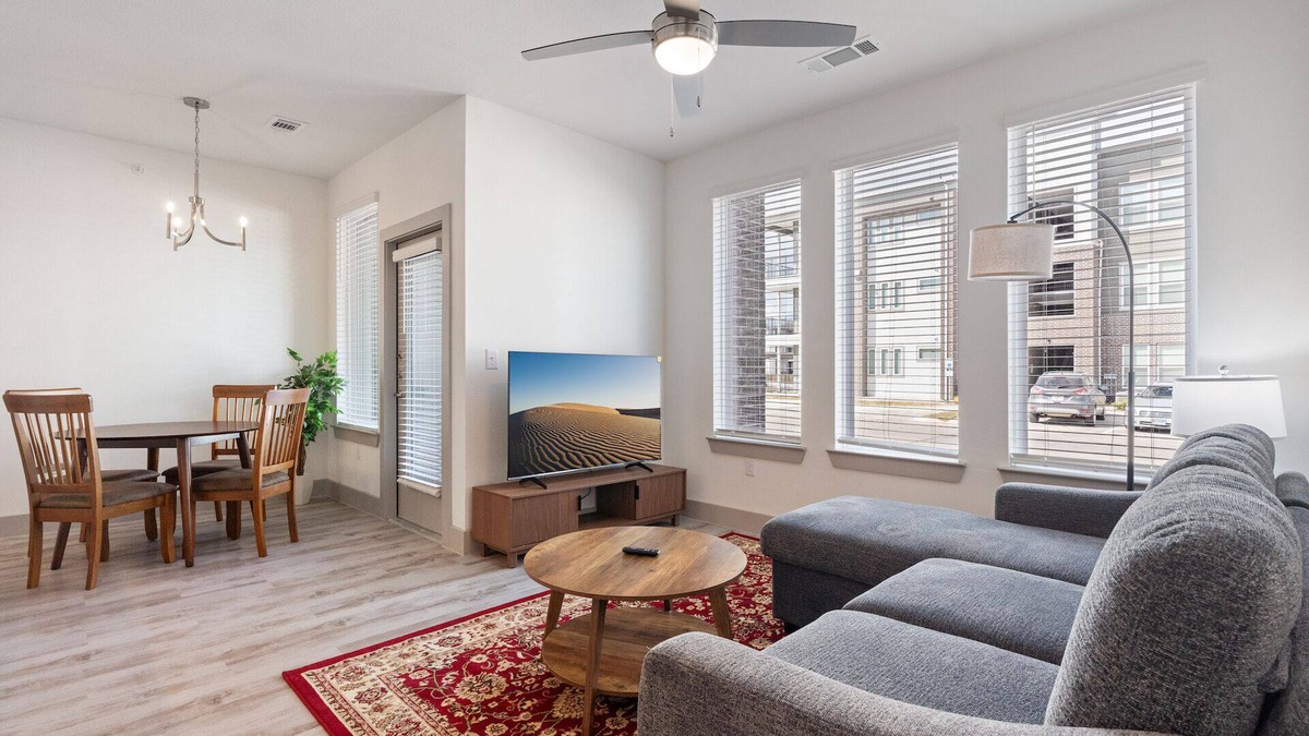 Vista Del Pueblo Apartment | Luxury 1BD/1BA Near The Airport 5953
