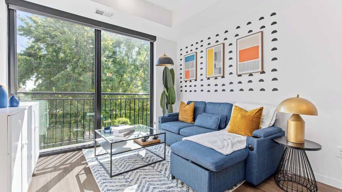 St. Anthony West Apartment | Luxury 1BD Gym, Rooftop, Street Parking by DT, UMN