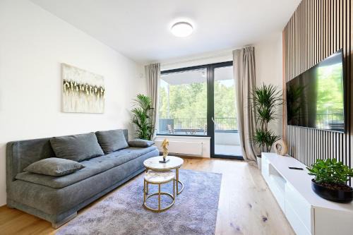 Nusle Apartment | Luxury 1BDR apt only 8 min to Dancing House
