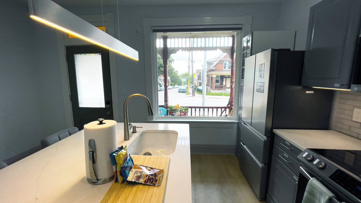 Clifton Heights Apartment | Luxury 1BR Apt near UC CCM, Downtown Cincinnati, Hospital and Zoo w/Parking, 1FL