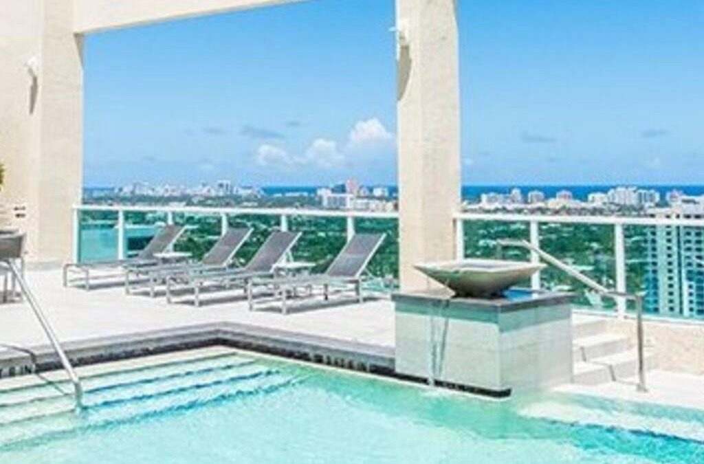 Colee Hammock Apartment | LUXURY 2 bd APARTMENT LAS OLAS BREATHTAKING LOCATION! FREE PARKING!