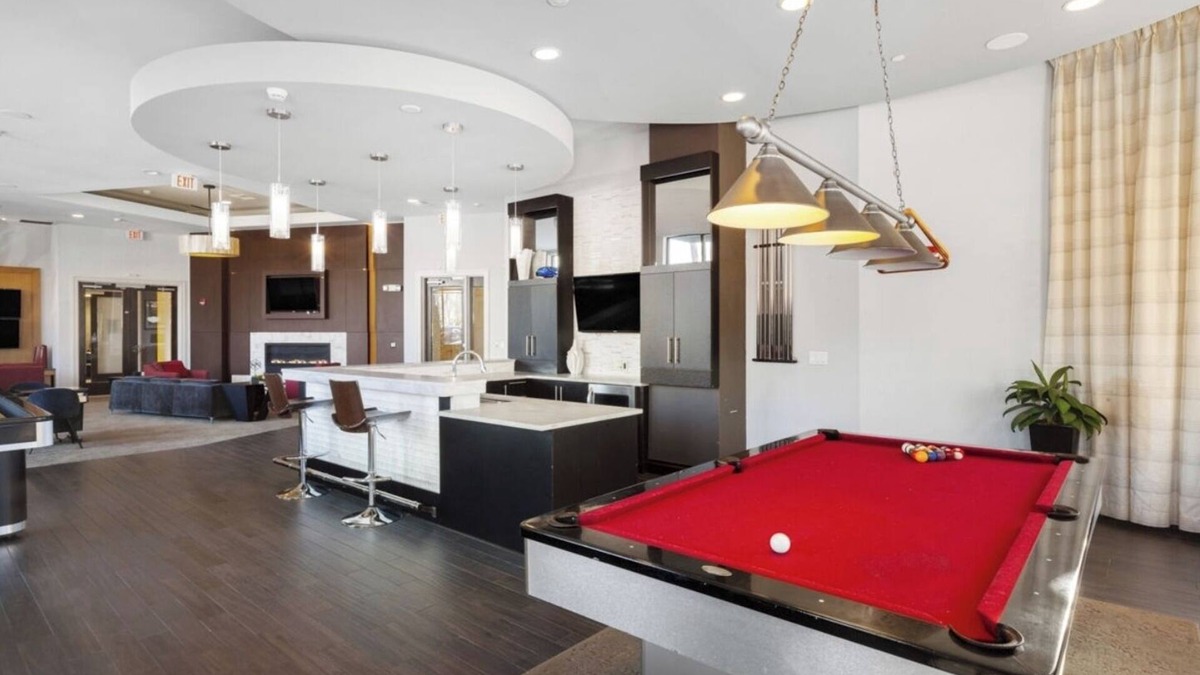 Garden City Apartment | Luxury 2 Bed, 2 Bath Loft in Central Location!