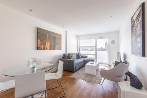 Finsbury Park Apartment | Luxury 2-Bed Flat parking and close to the tube