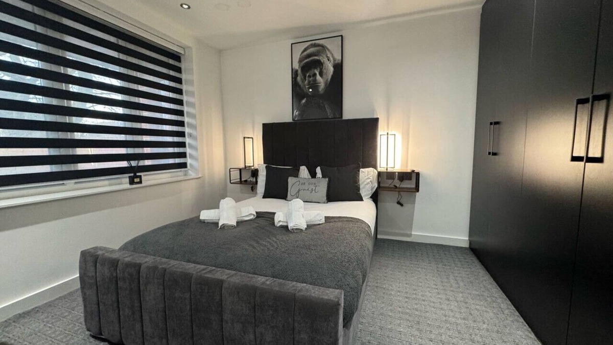 Uxbridge North Apartment | Luxury 2 Bed/Free Parking