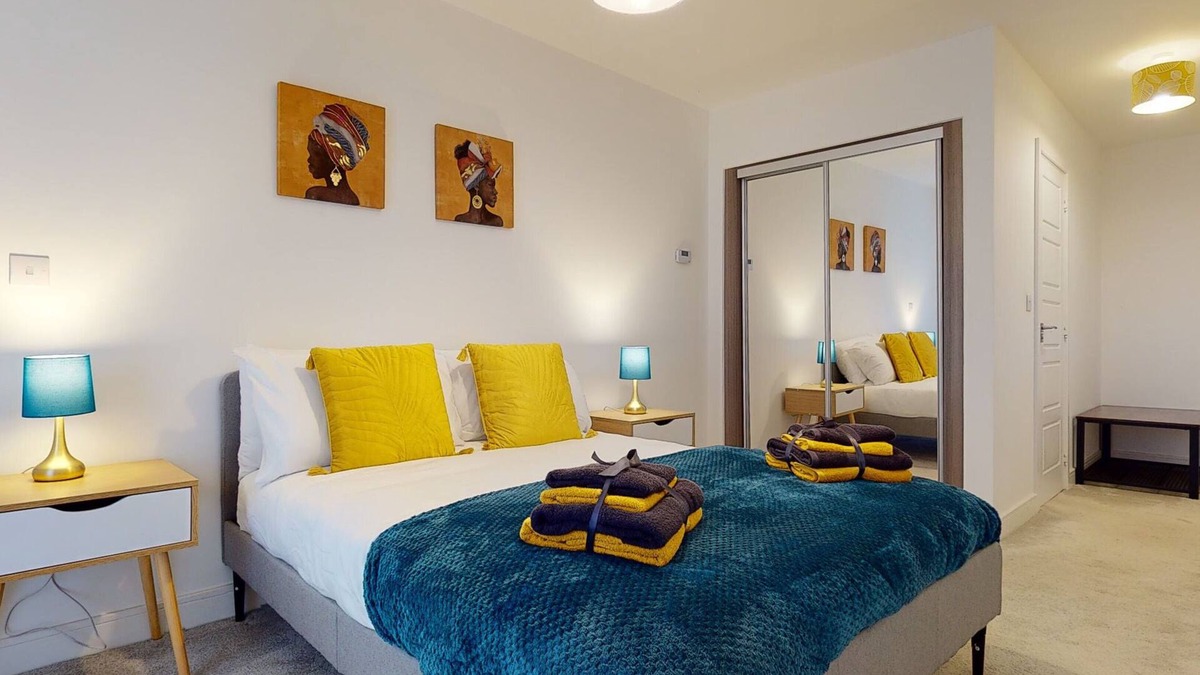 Ebbsfleet Valley Apartment | Luxury 2 Bed Apartment with Parking 18 mins from London