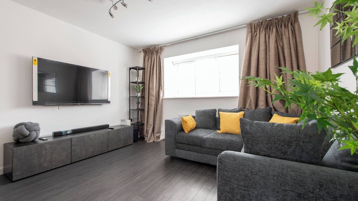 Stone House | Luxury 2 bed house in Dartford, United Kingdom