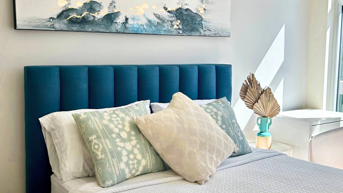 Runnymede Condo | Luxury 2-bed in Bloor West Village - Parking, Pool & steps to subway