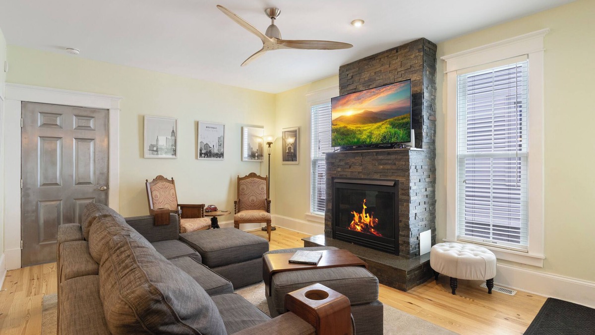 Downtown Buffalo House | Luxury 2 Bedroom 1.5 Bath Town Home/Walk to Elmwood/Garage/EV Charger/AC