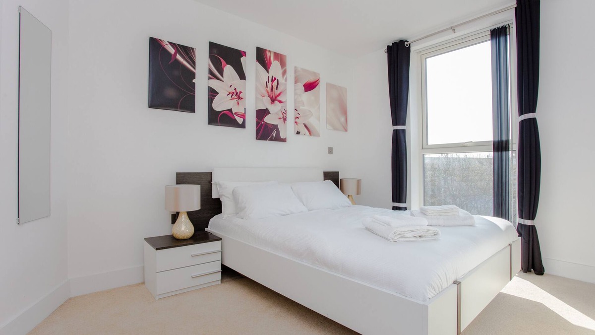 Ferndale Apartment | Luxury 2 Bedroom/2 Bath Flat next to Brixton Station/O2 Academy for Max 7 Guests