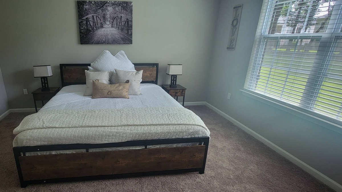 Collierville Apartment | Luxury 2 Bedroom 2 Bath and 1 Car Garage with Pool
