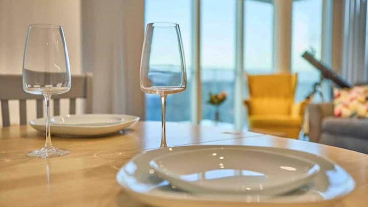 Eltham West Apartment | Luxury 2 Bedroom Apartment. Free Wifi and Parking