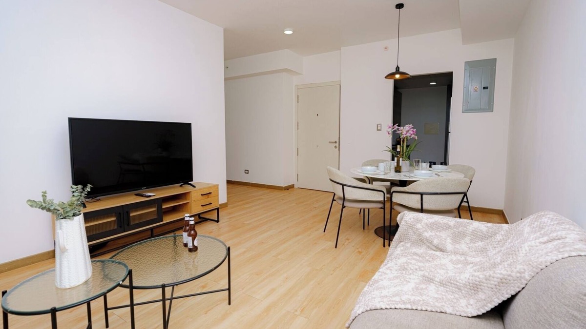Marbella Condo | Luxury 2 bedroom apt with free parking