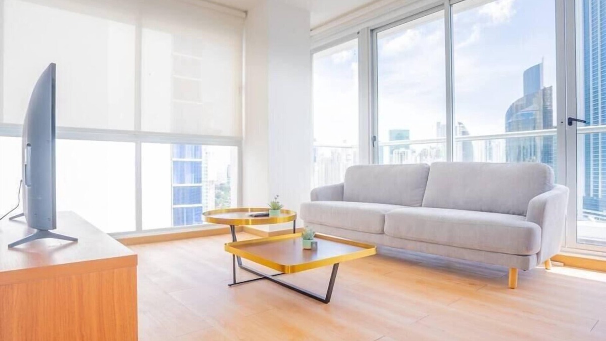 Marbella Apartment | Luxury 2 Bedroom apt with free parking and balcony