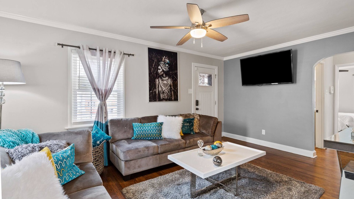 University City House | Luxury 2-bedroom home- near Delmar Loop/Forest Park