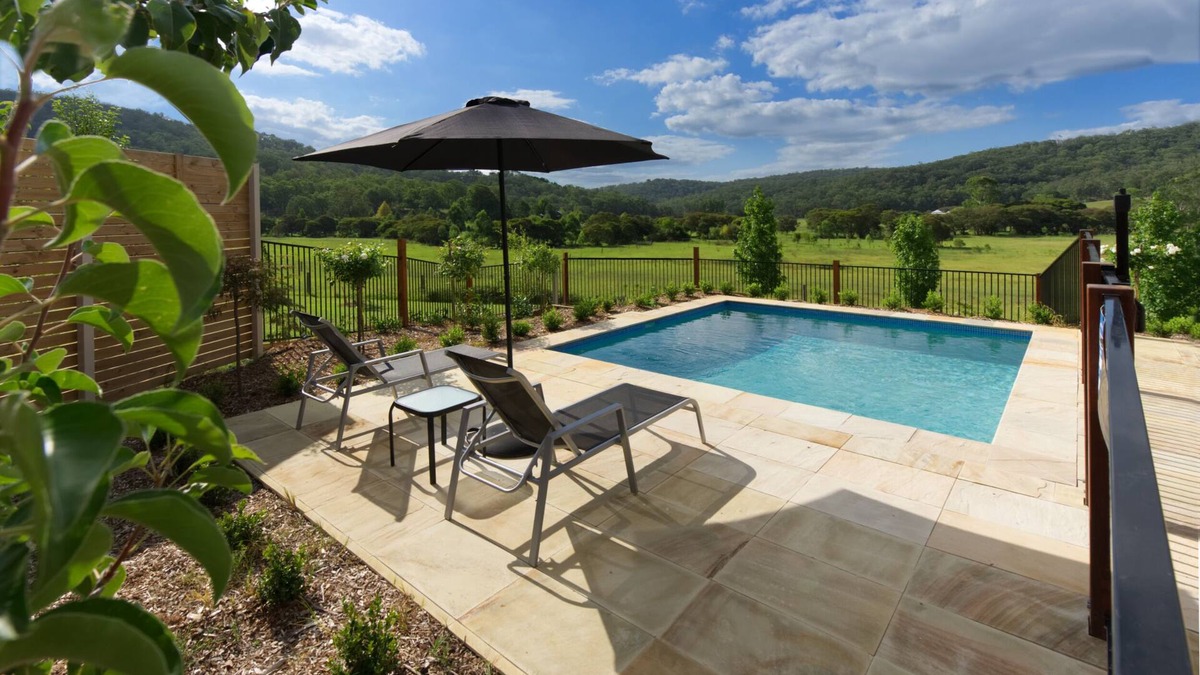 Wollombi Villa | Luxury 2 bedroom house and private pool