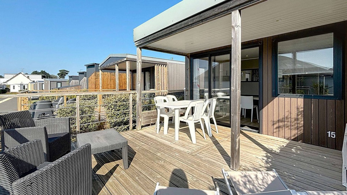 Jullouville-les-Pins House | Luxury 2-Bedroom Mobile Home with Heated Pool, Gym & Near Beach in Jullouville