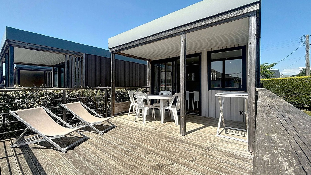 Jullouville-les-Pins House | Luxury 2-Bedroom Mobile Home with Heated Pool, Near Beach, Parking, and Wi-Fi