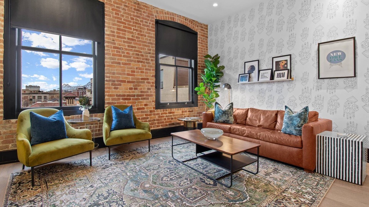 Central Business District Hotel | Luxury 2 Bedroom Suite – Rooftop Pool, Gym & Gameroom