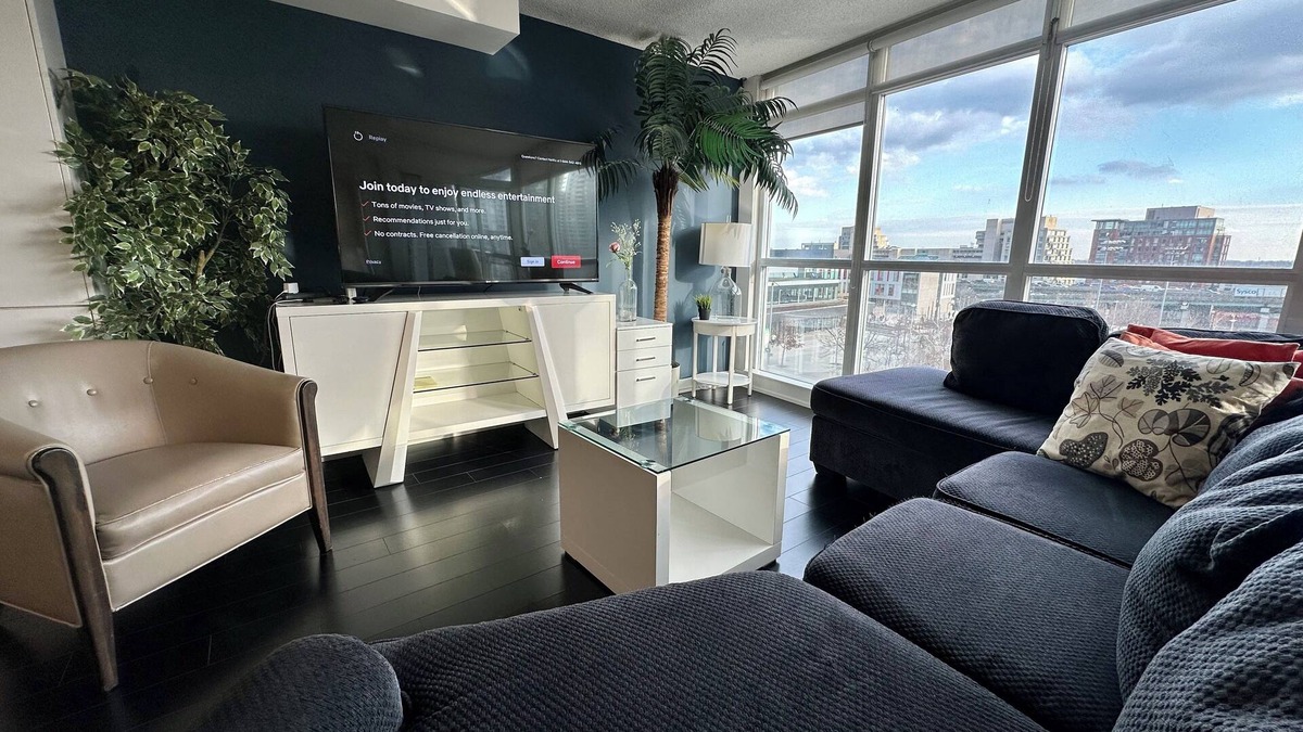 CityPlace Apartment | Luxury 2 bedroom with Lake View