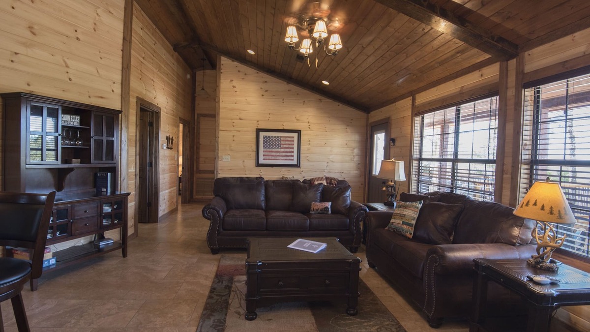 Smithville Cabin | Luxury 2-BR Cabin on 4.8 acres From 2018 at Mt Fork River -10 Kayaks included!