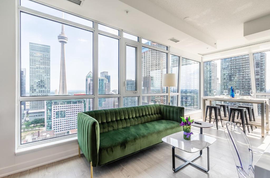 Downtown Toronto Apartment | Luxury 2 BR in the heart of Entertainment District w/ CN Tower View