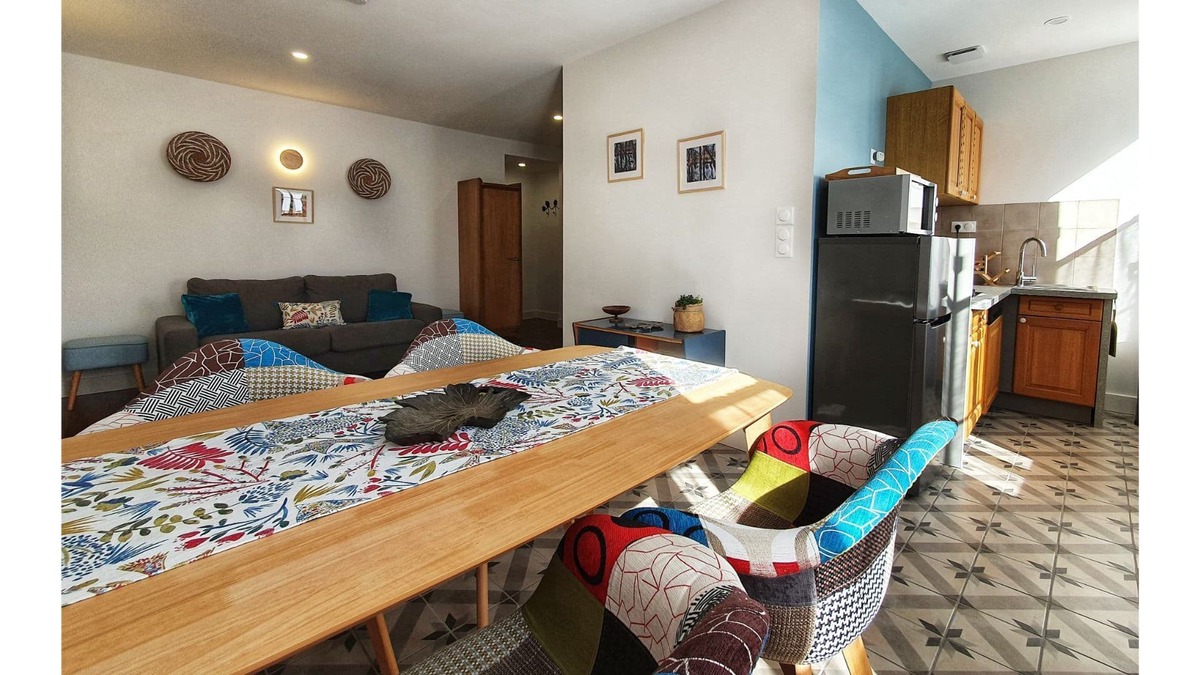 La Charite-sur-Loire Apartment | Luxury 2-room apartment, small building, quiet, bright, downtown