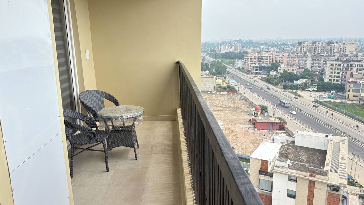 Kharar Apartment | Luxury 2 Room with Majestic Sunset and Kasauli view