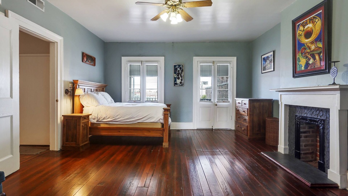 Arts/Warehouse District Apartment | Luxury 2-Story Condo/Prime Location
