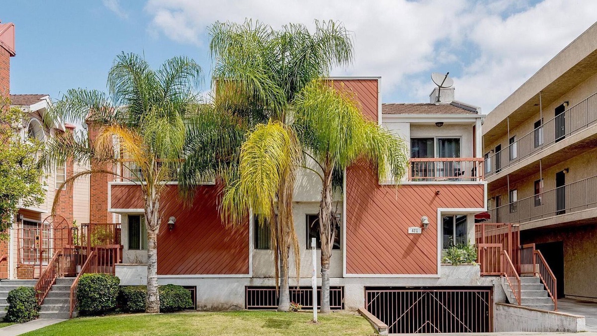 Verdugo Viejo House | Luxury 2-story Townhouse in North Glendale walking distance to EVERYTHING!