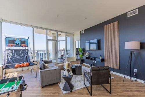 Downtown Phoenix Apartment | Luxury 28th Floor High Rise, Gym, Parking, Pool, Golf