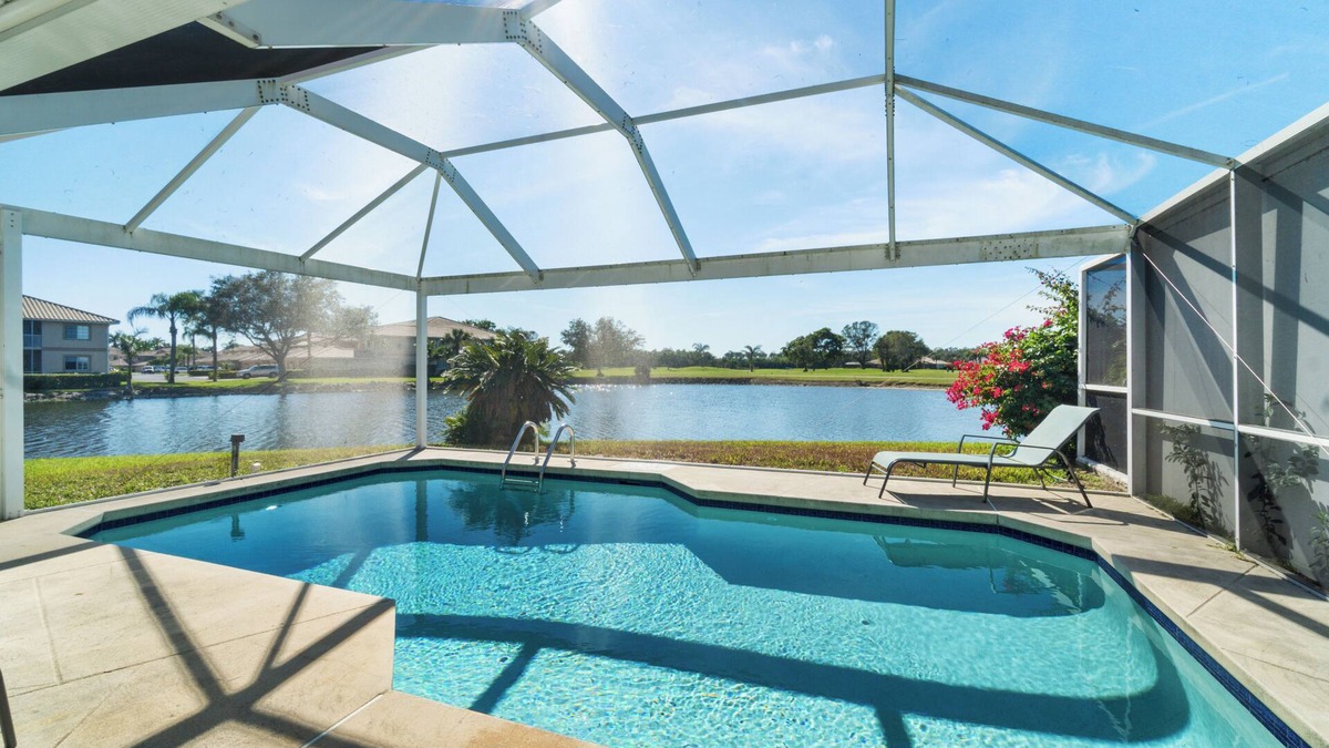 Mustang Island Villa | Luxury 2bd + Den Villa | Lake View | Heated Pool