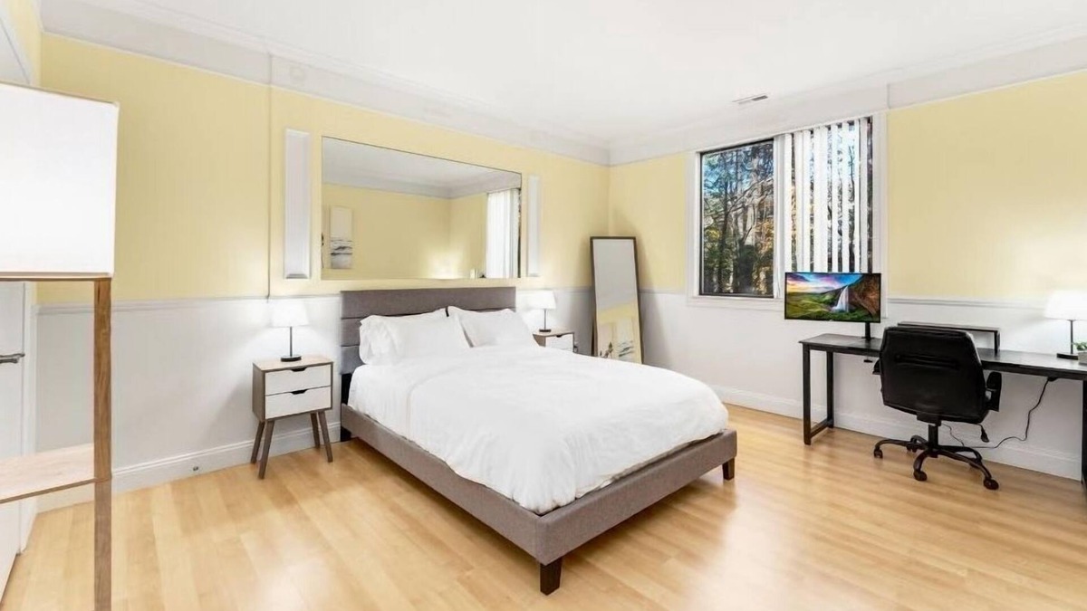 Novi Apartment | Luxury 2BD | DT Novi | 2 Beds | Free Parking