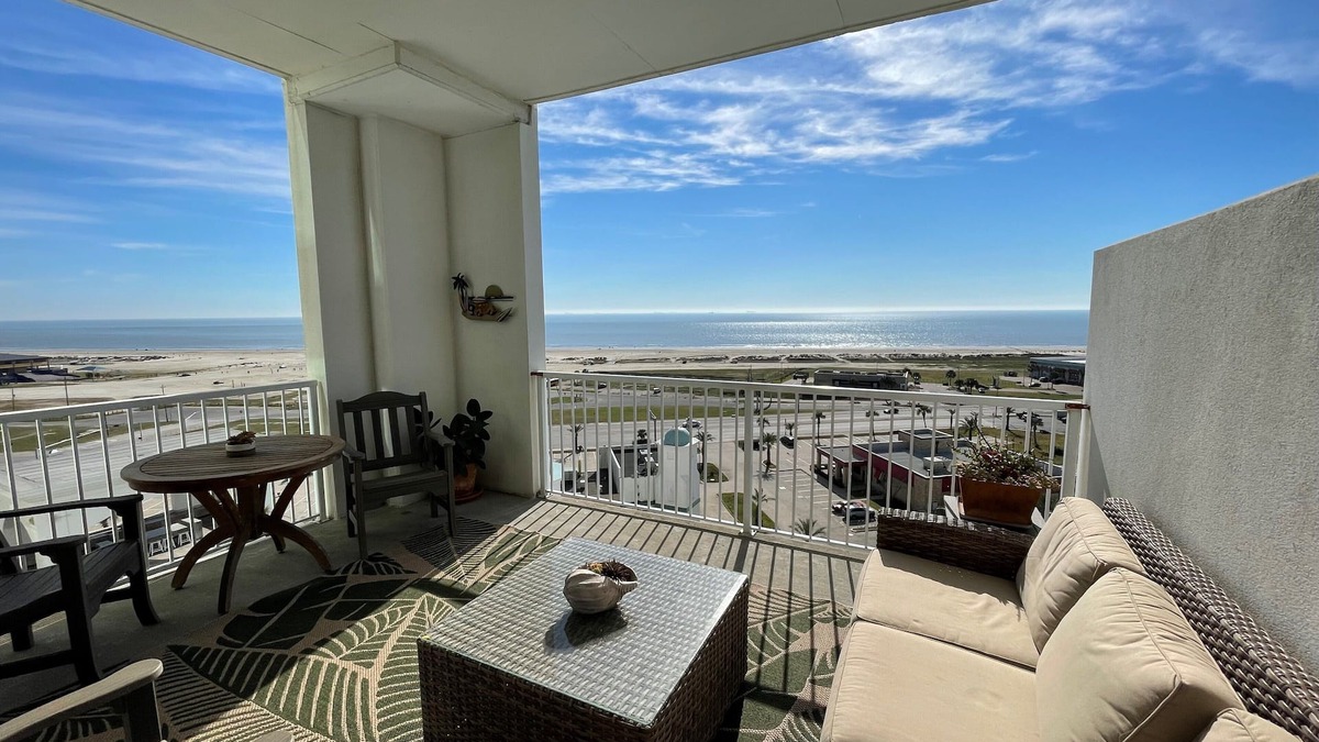 Galveston Condo | Luxury 2BDRM/2.5B Condo With Large Covered Balcony Facing the Gulf #910