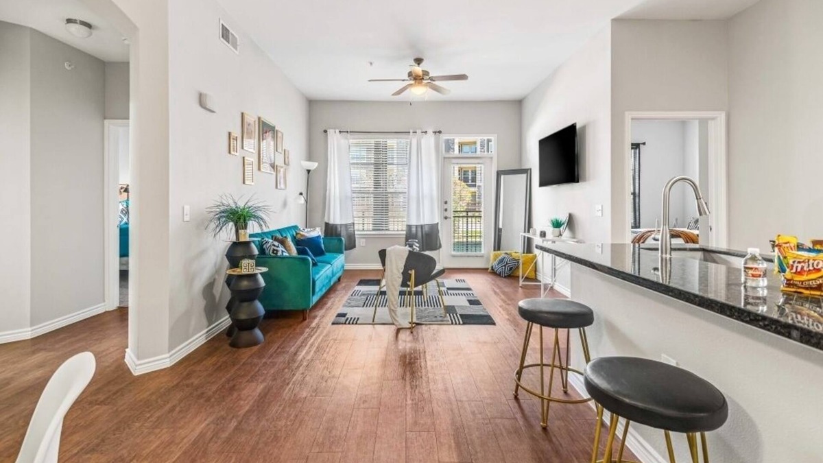 Barker Apartment | Luxury 2bed/2bath Suite great location, Long Stay discount