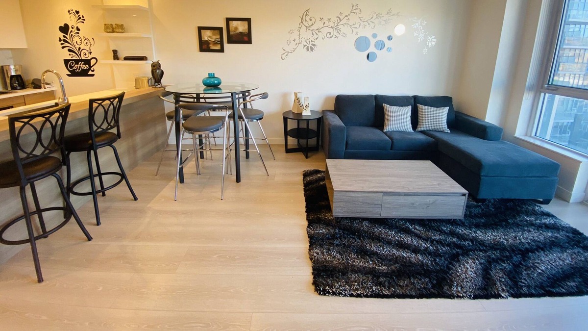 Crescent Heights Condo | Luxury 2Bed 2Bath Waterfront Downtown Property with River View