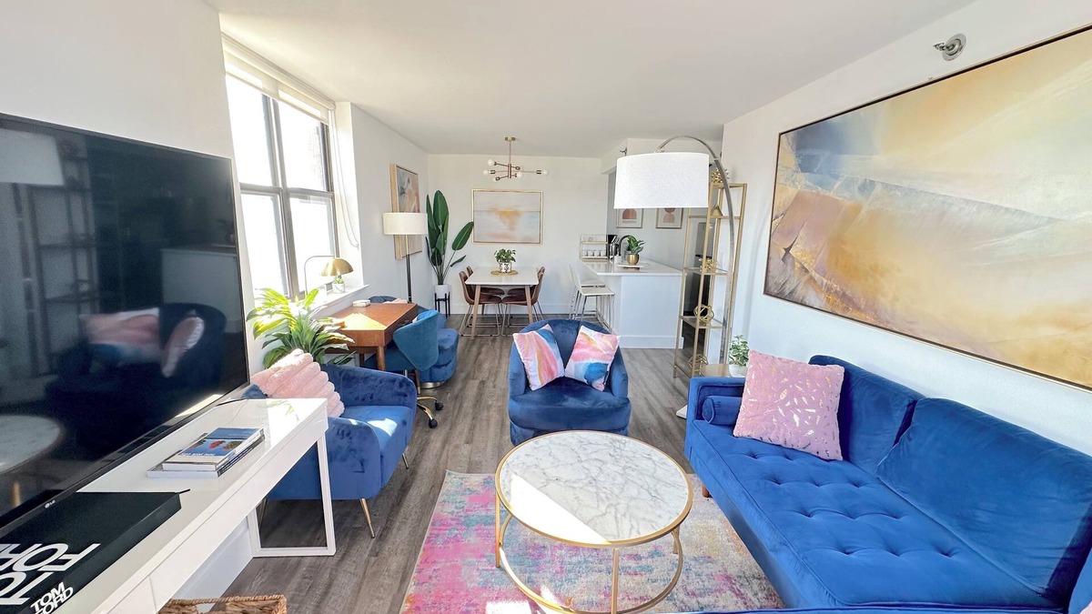 Hoboken Apartment | Luxury 2BR-1BA - 10 min to NYC - Elevator - Laundry - Gym - Roofdeck - Hoboken