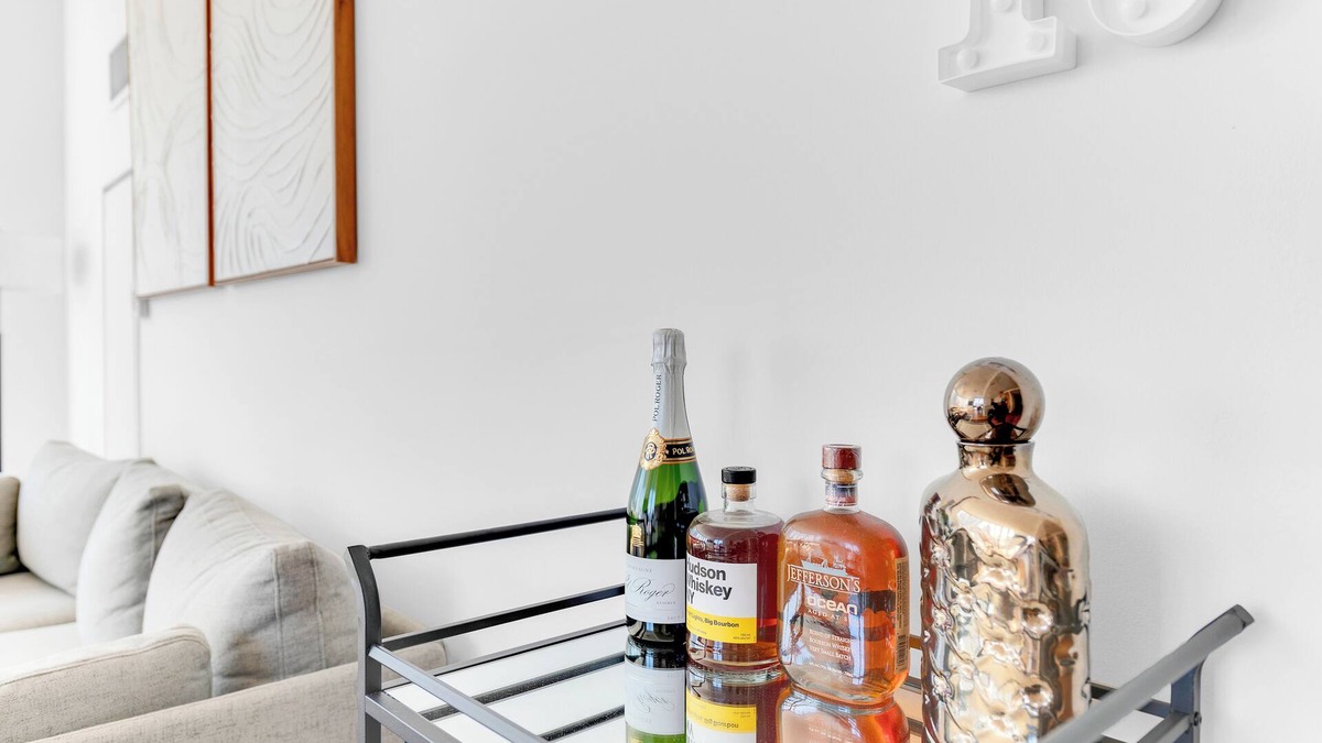 Hell's Kitchen Apartment | Luxury 2BR/2BA Apartment with Stunning NYC Skyline Views