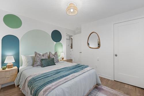 Niagara Falls Apartment | Luxury 2BR 2BTH Suite 5 Mins to The Falls Sleeps 6