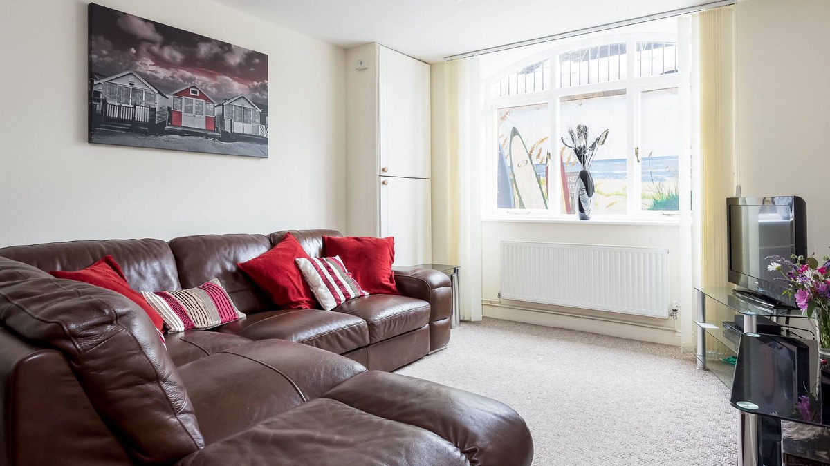 Boscombe Apartment | Luxury 2BR apartment 500m from beach and close proximity to New Forest