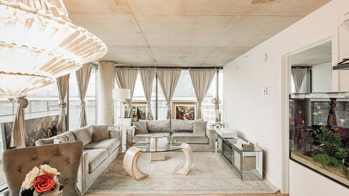Griffintown Condo | Luxury 2BR Condo in Griffintown w/Pool and Terrace Views - LLadro House