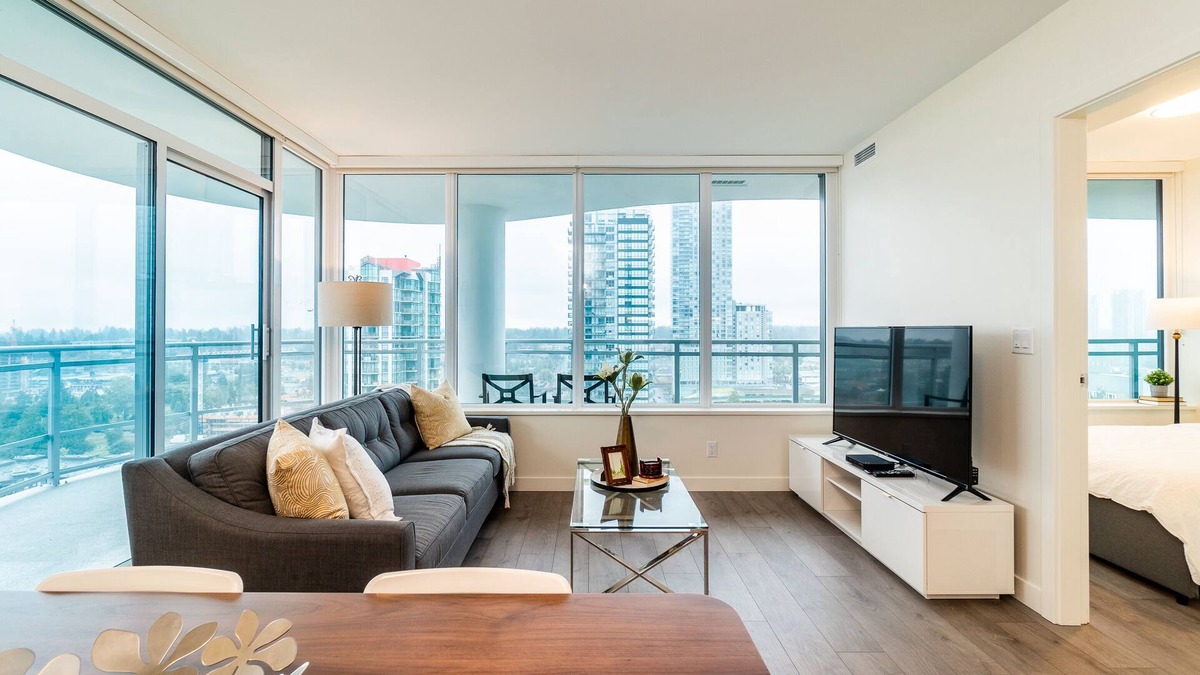 Surrey Condo | Luxury 2BR Condo w/Great View in Surrey Center