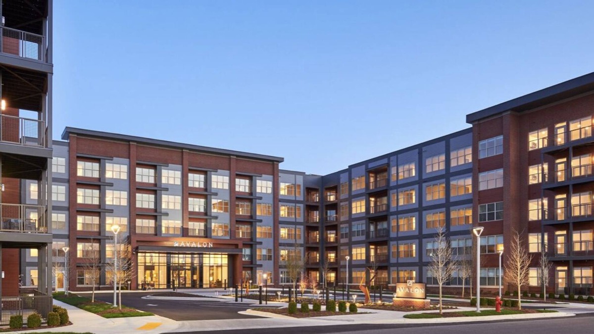 Owings Mills Condo | LUXURY 2BR CONDO W/POOL