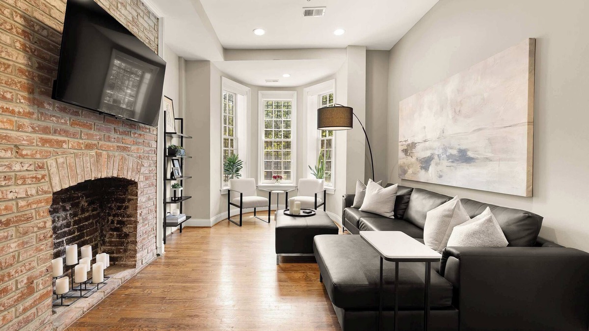 Columbia Heights Apartment | Luxury 2BR & Parking in Heart of DC - Steps to Metro