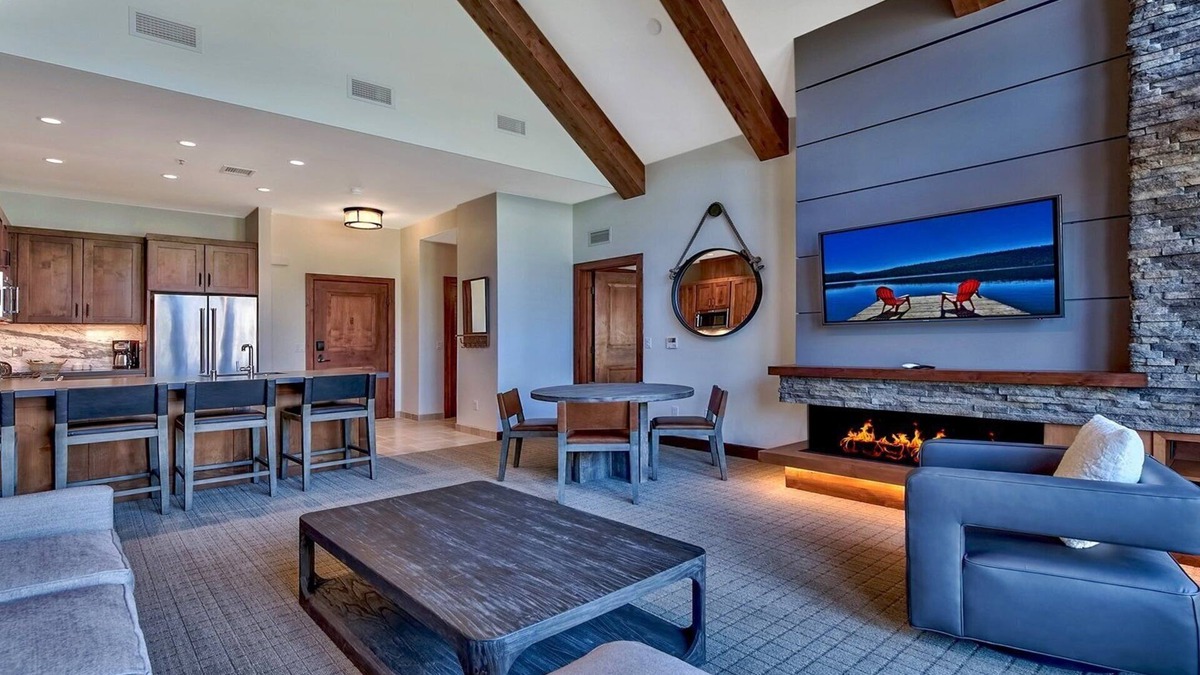 Lakeside Park Condo | Luxury 2Br Residence steps from Heavenly Village & Gondola by RedAwning