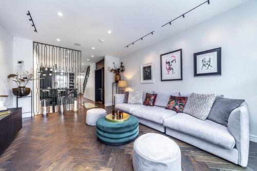 St. Mary's Park House | Luxury 3 BDR House with garden next to Battersea Park